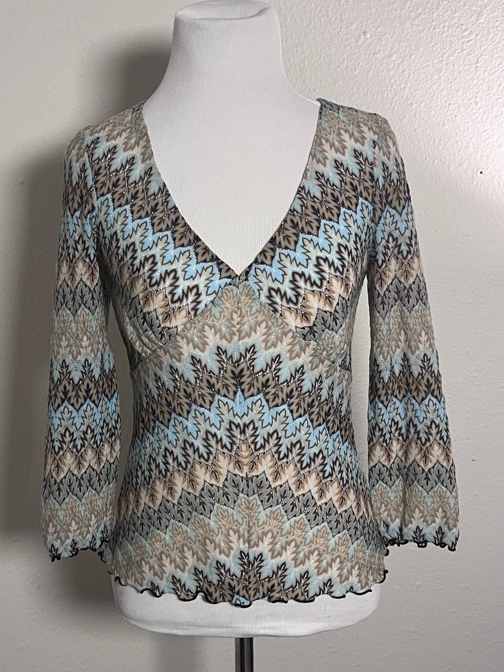 Banana Republic Light Blue and Tan Patterned V-Neck Long Sleeve Top